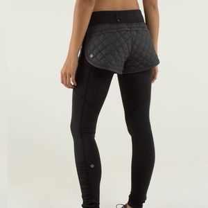 Lululemon Hot Cheeks Short
Grey Size 4    Style Number: W7912S